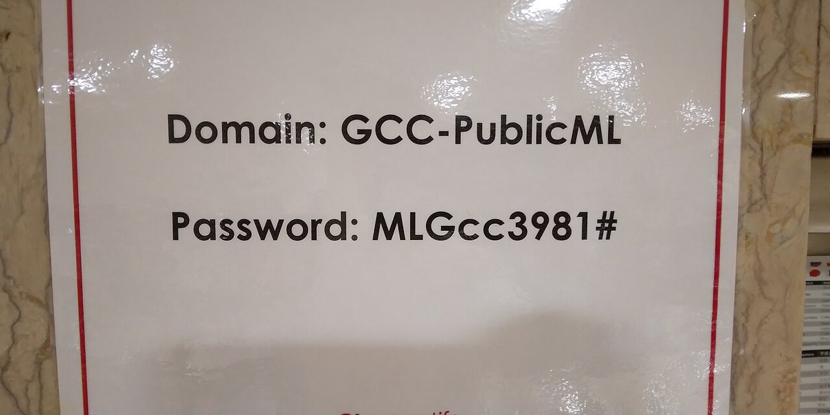 公共场所张贴的 Wi-Fi 密码提示牌，示意公共热点共享口令带来的风险
